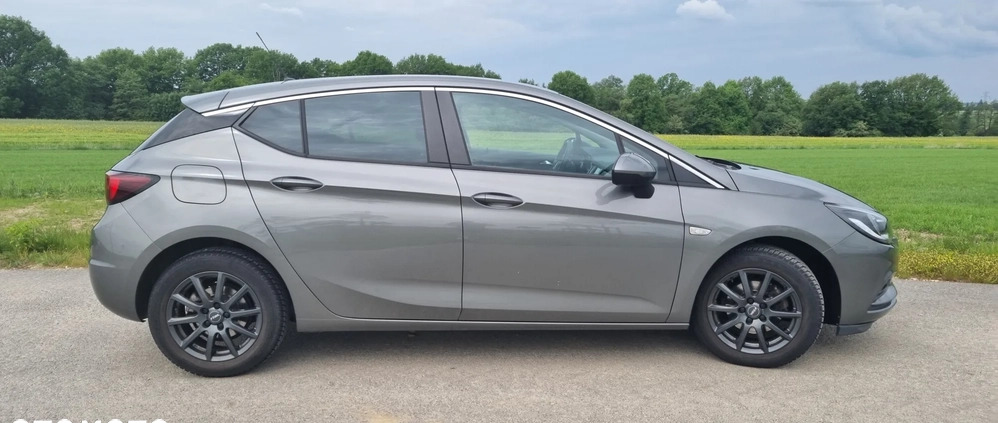 Opel Astra cena 60000 przebieg: 32600, rok produkcji 2018 z Gliwice małe 92